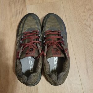 Women's Topo Trail Running Shoes - Olive and Burgundy Size 9.5